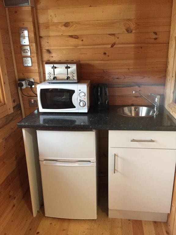 Rustic Chalet Superking Bed Free Sauna Jacuzzi Spa Wifi - View 6
