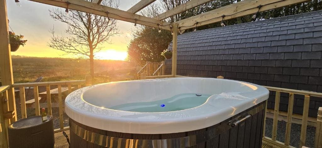 The Fells - Campsie Luxury Pods with hot tub - View 7