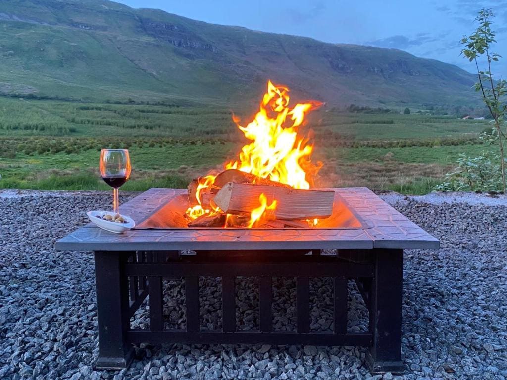 The Fells - Campsie Luxury Pods with hot tub - View 3