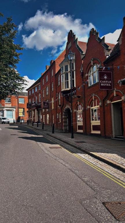Castle Hotel Tamworth - Main view
