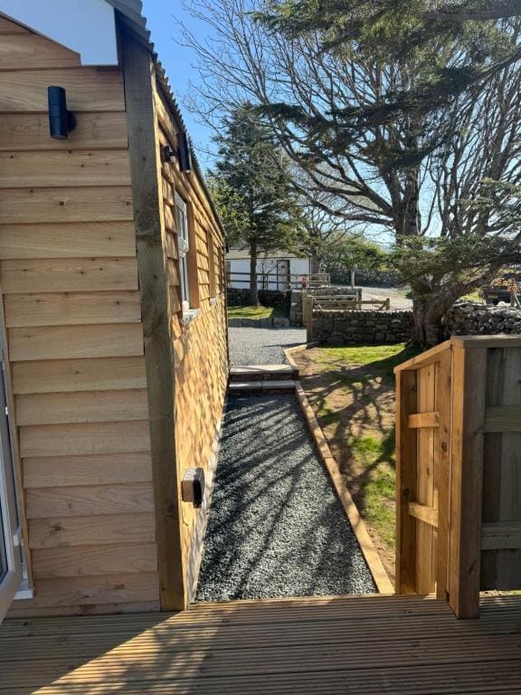 coastal view shepherds hut with hot tub - View 7
