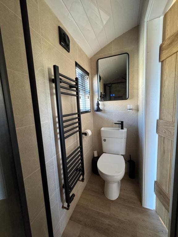 coastal view shepherds hut with hot tub - View 2