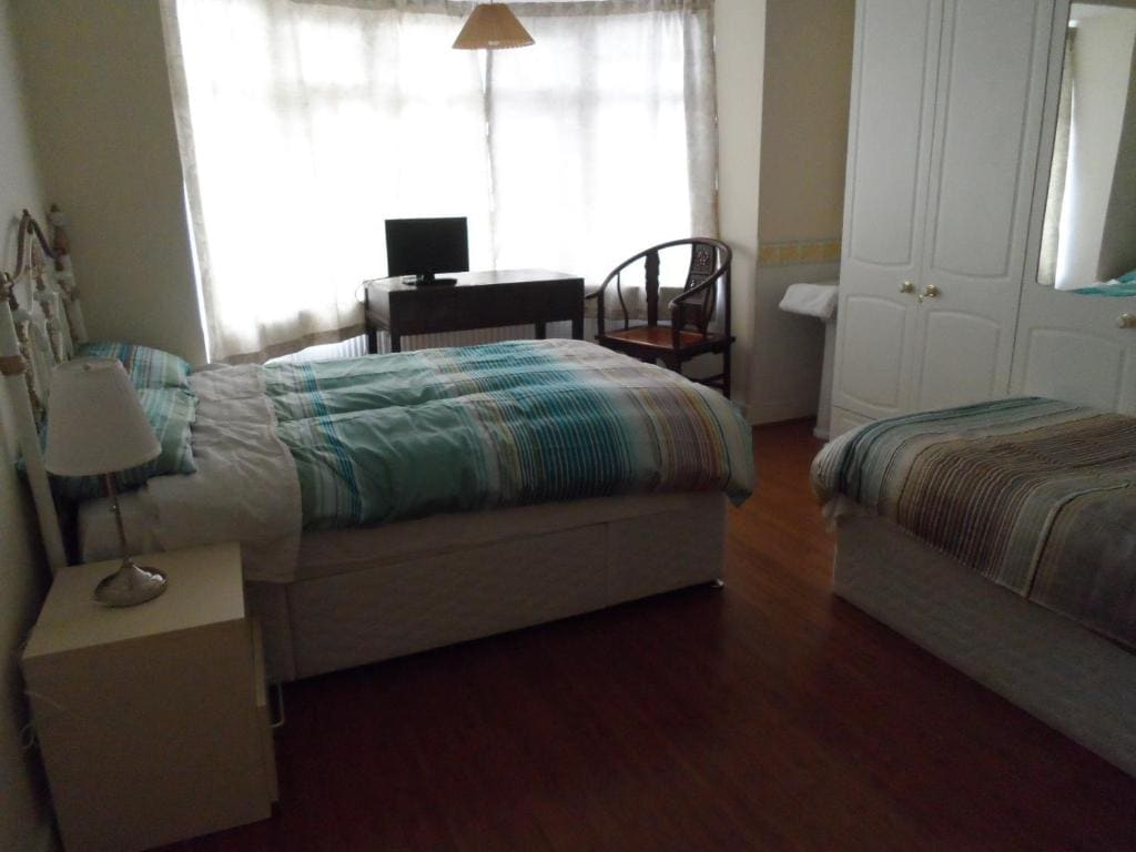 Compton Guest House - Main view