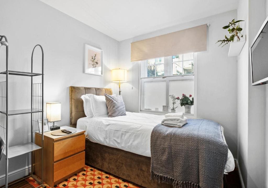 Cosy Clapham Retreat - 2 Min Walk To Tube - View 5