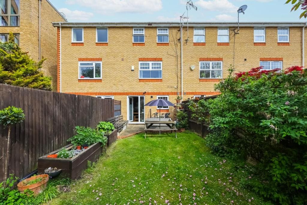Cosy Clapham Retreat - 2 Min Walk To Tube - View 6