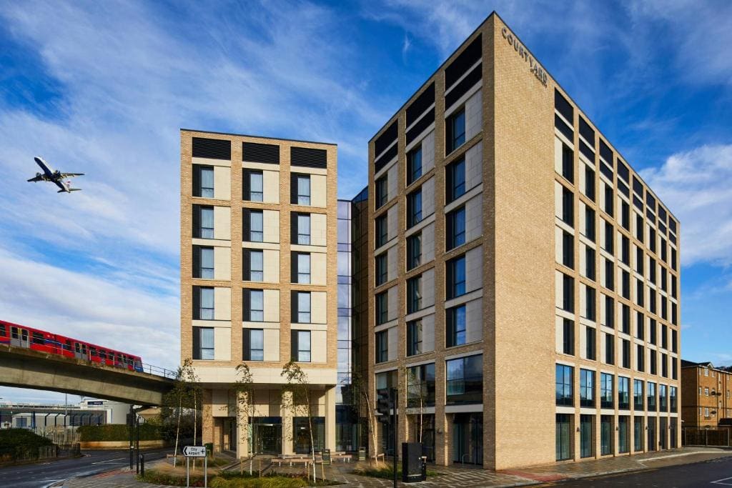 Courtyard by Marriott London City Airport - Main view