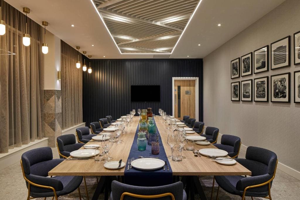 Courtyard by Marriott London City Airport - View 4