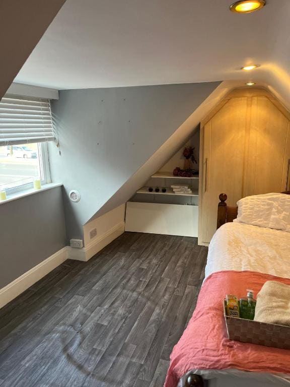 Cozy room in a serene house - View 7