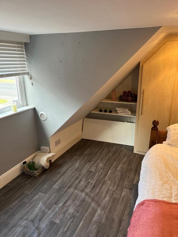 Cozy room in a serene house - View 2