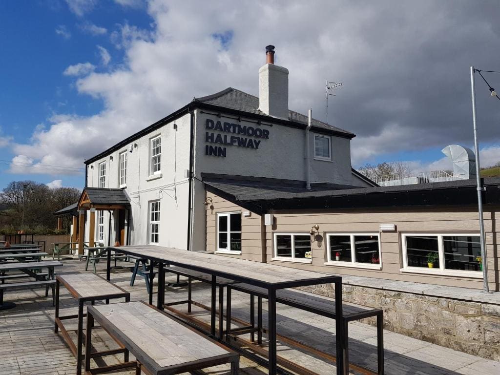 Dartmoor Halfway Inn - Main view