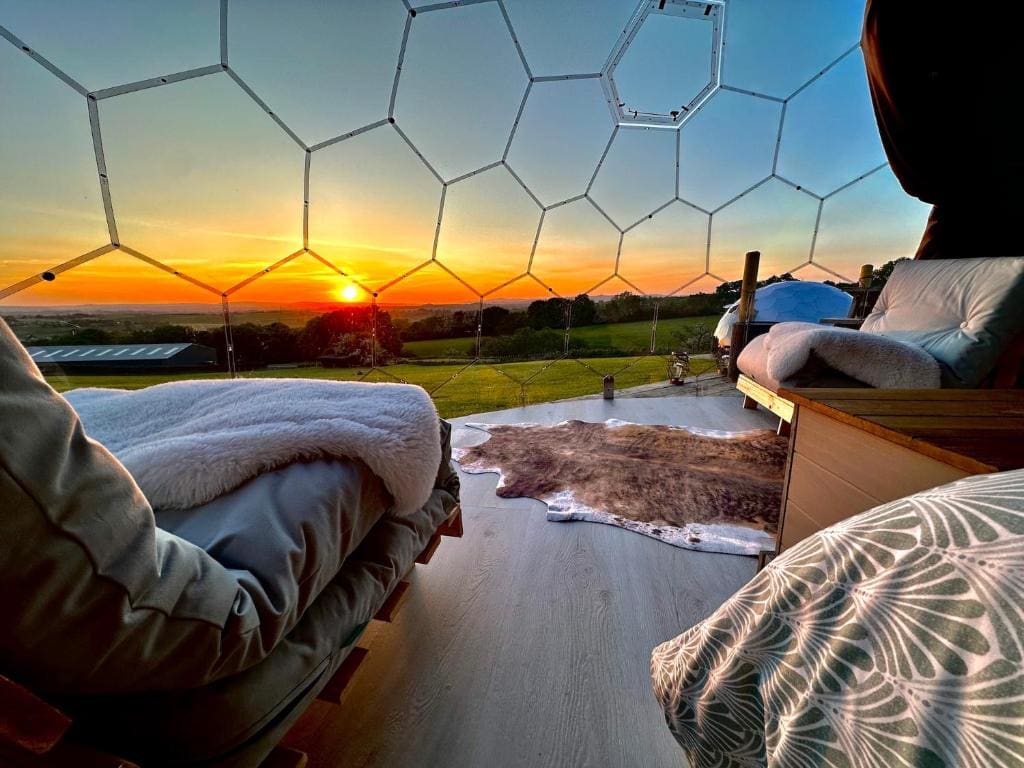 Deerstone Glamping-Boulsworth Hill Dome Hot tub - View 2
