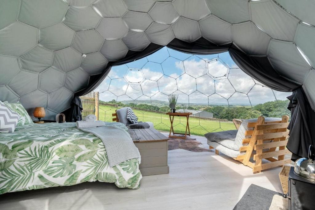 Deerstone Glamping-Boulsworth Hill Dome Hot tub - Main view