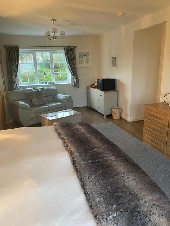 Downsfield Bed and Breakfast - View 5
