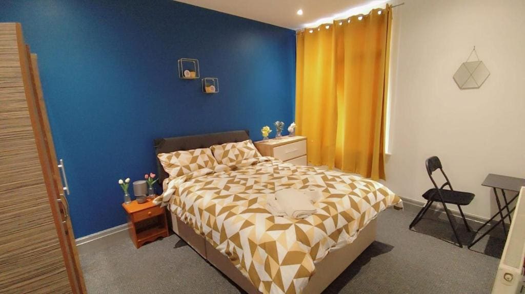 Double-Bedroom in Eccles, Manchester BH2 – Ideal Short Stay - View 5