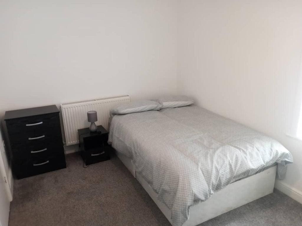 Ensuite Double-bed - View 6