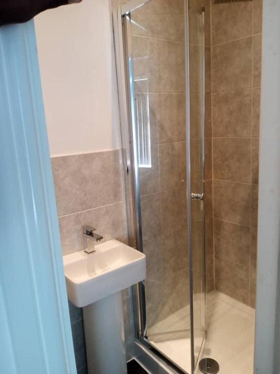 Ensuite Double-bed - View 4