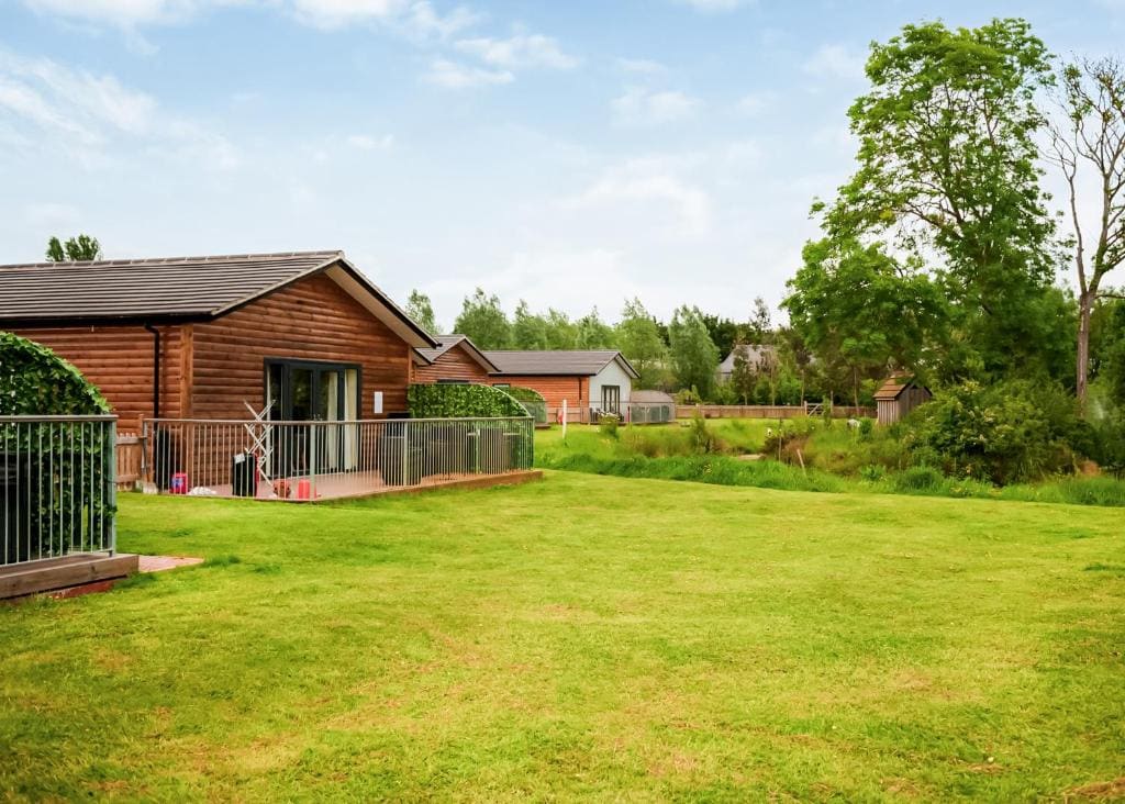 Flaxton Meadows Luxury Lodges - Main view