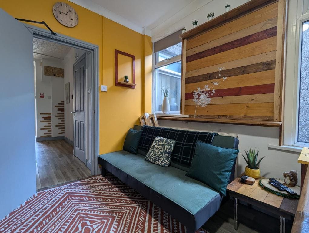 R1 - Quiet Double Room - City & Beach Access, WIFI, Parking - Main view