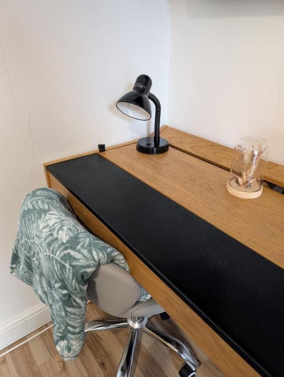 R1 - Quiet Double Room - City & Beach Access, WIFI, Parking - View 6