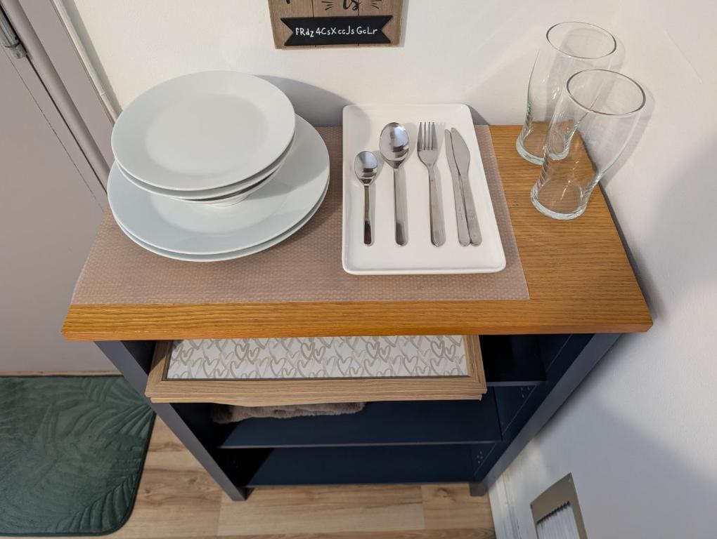 R1 - Quiet Double Room - City & Beach Access, WIFI, Parking - View 7