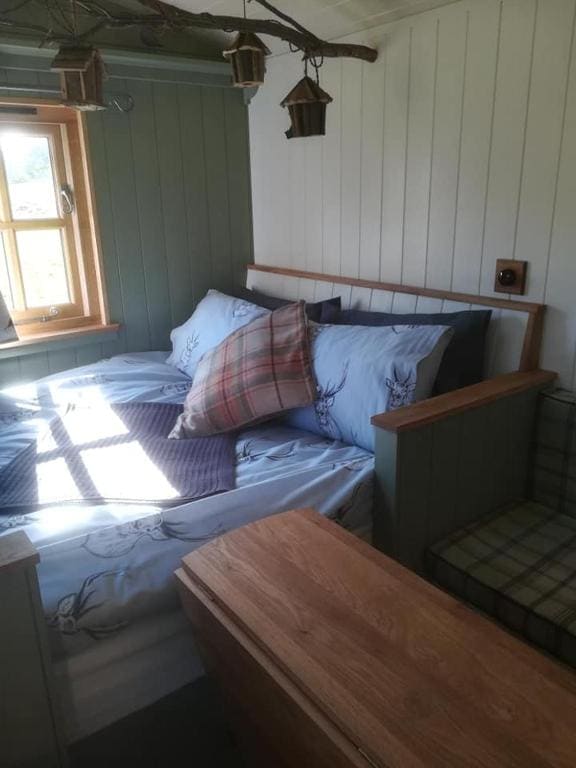 Gaggle of Geese Pub - Shepherd Huts & Bell Tents - View 6