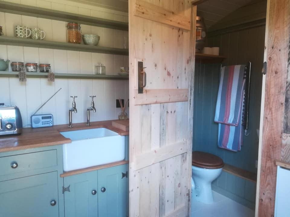Gaggle of Geese Pub - Shepherd Huts & Bell Tents - View 3