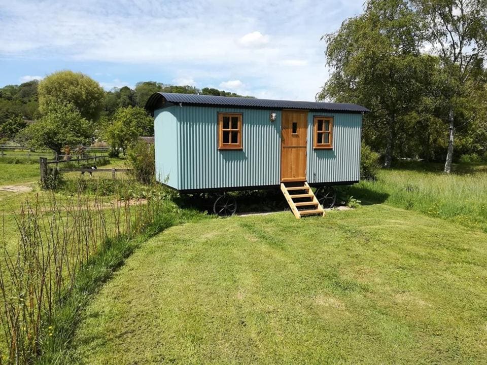 Gaggle of Geese Pub - Shepherd Huts & Bell Tents - Main view