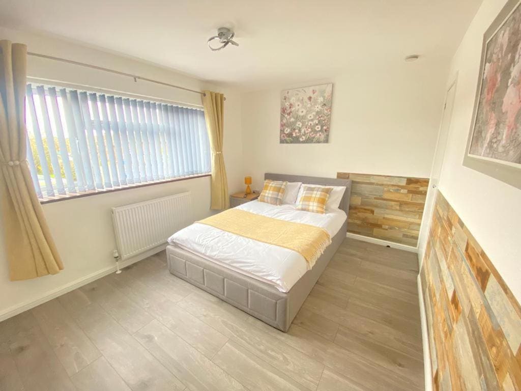 Gatwick Deluxe En-suite Rooms - View 7