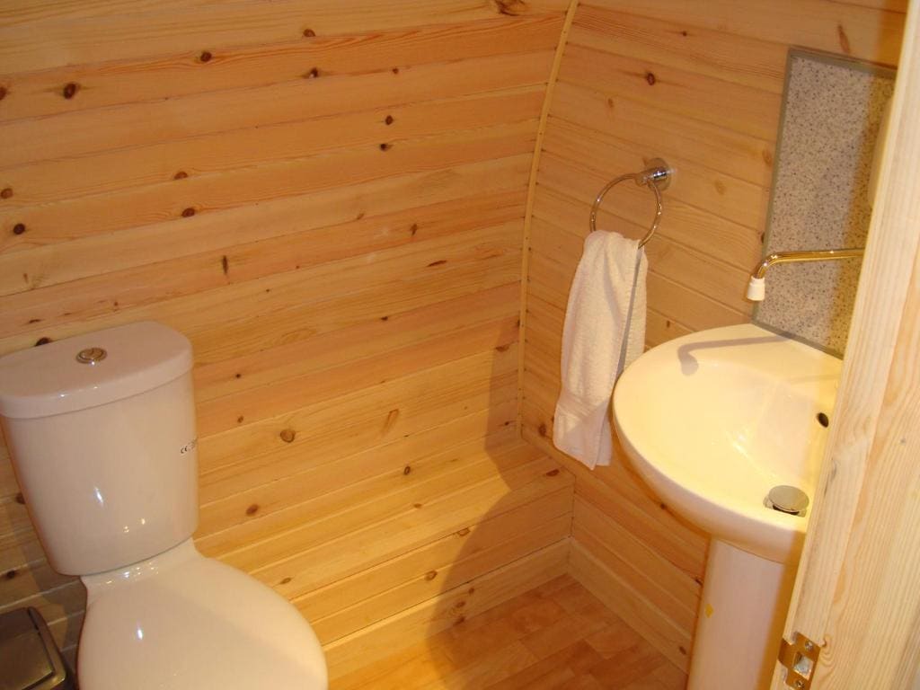 Glamping Hut - By The Way Campsite - View 7