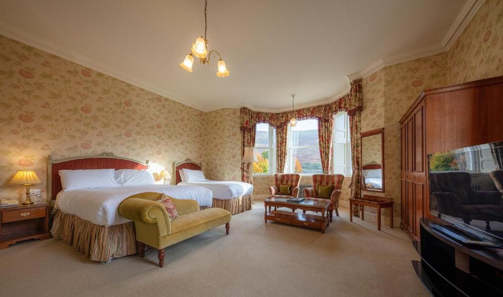 Glengarry Castle Hotel - View 6