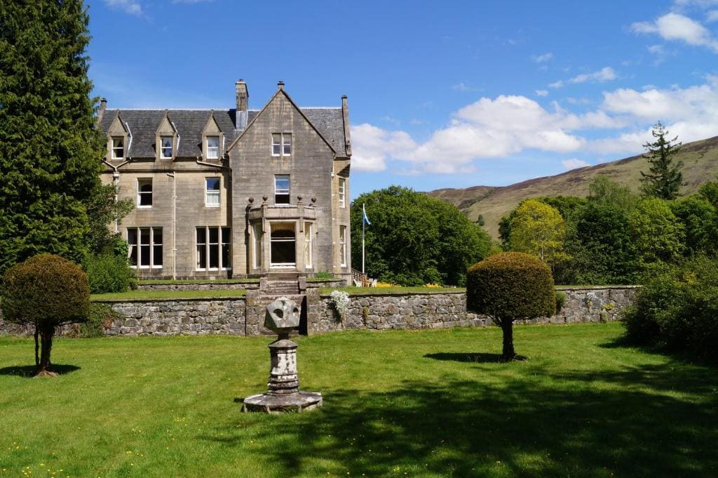 Glengarry Castle Hotel - Main view