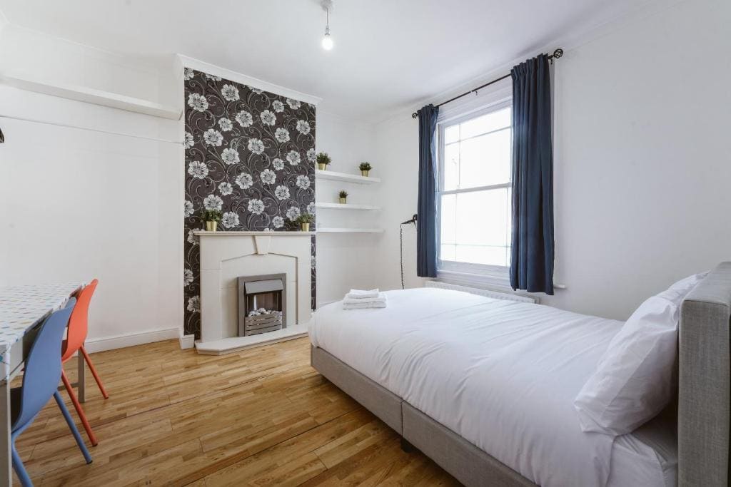 Great Rooms in Stepney Green Station - 12 - View 2