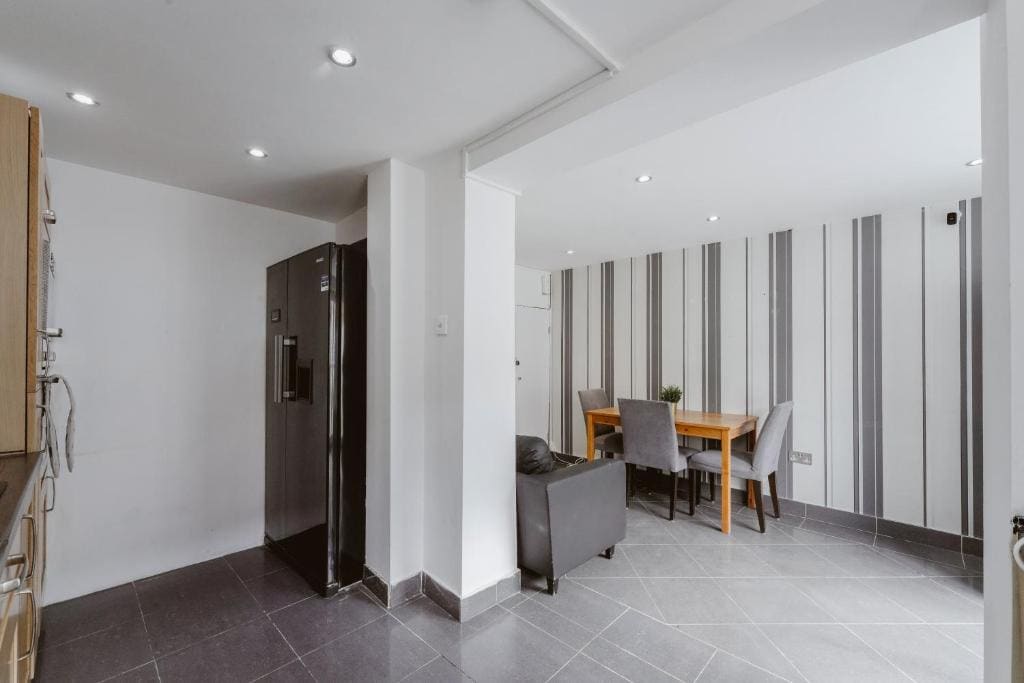 Great Rooms in Stepney Green Station - 12 - View 5