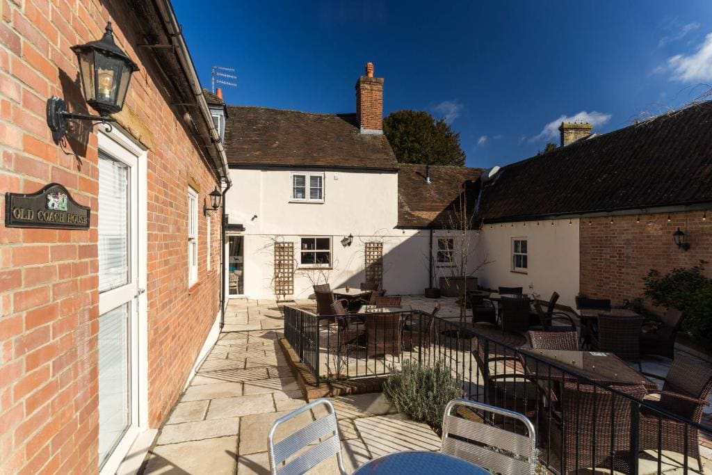 Greyhound Inn Wilton - View 5