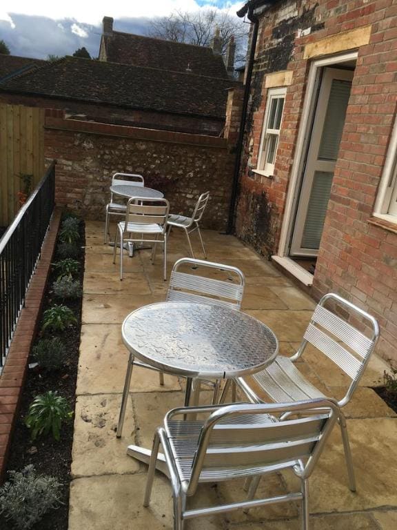 Greyhound Inn Wilton - View 7
