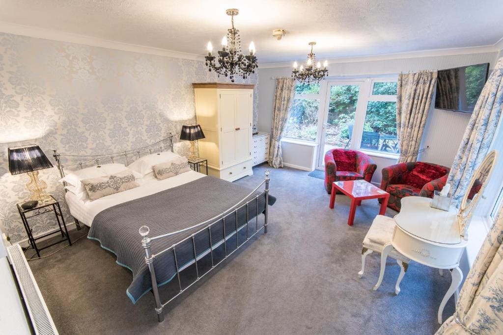 Grovefield Manor - View 6