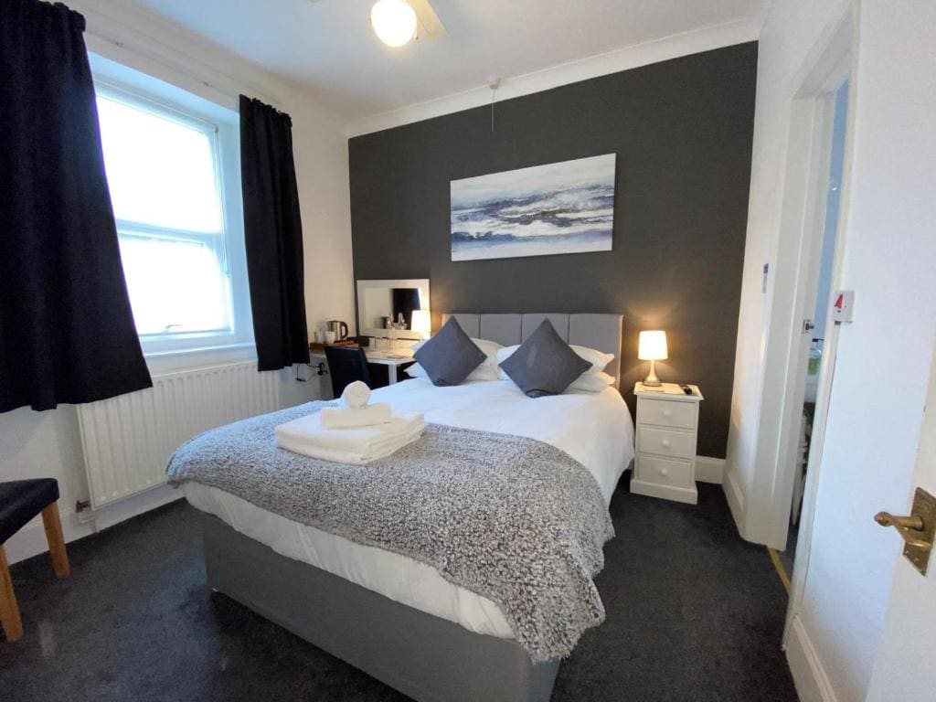Heathcliff House B&B Exclusively for Adults large carpark - View 4