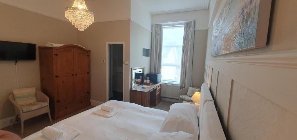 Heathcliff House B&B Exclusively for Adults large carpark - View 6