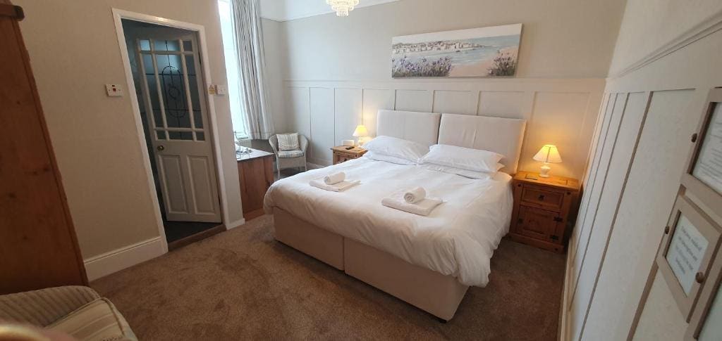 Heathcliff House B&B Exclusively for Adults large carpark - View 7