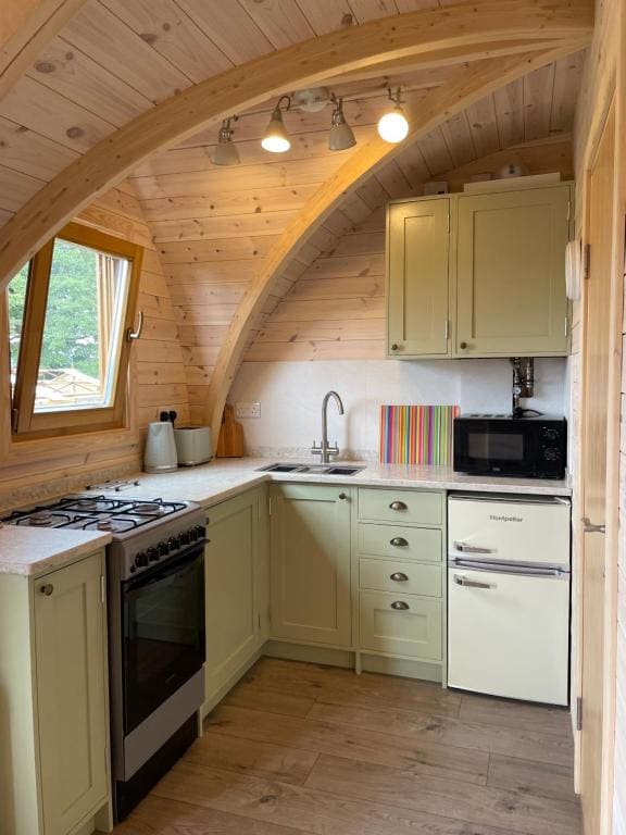 Hedgehog Glamping Pod - View 4