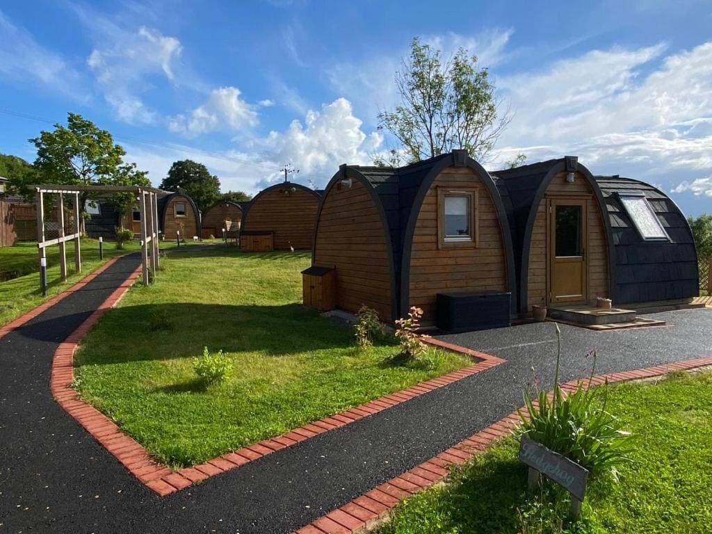 Hedgehog Glamping Pod - Main view