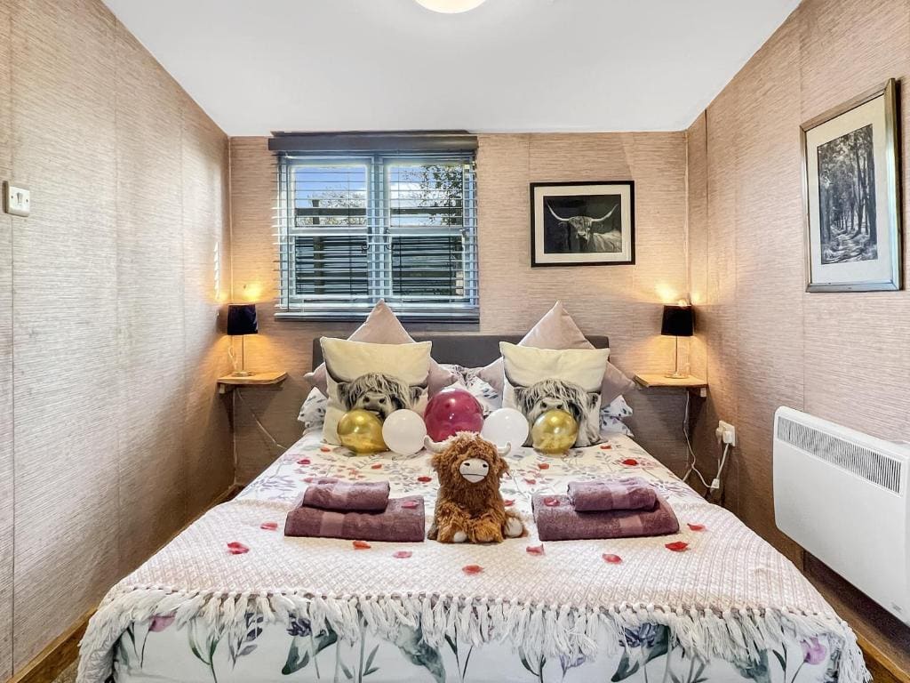 Hedgehogs Lodge - View 7