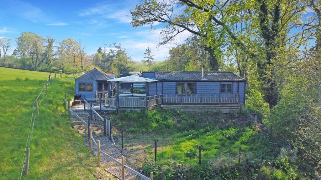 Hedgehogs Lodge - Main view