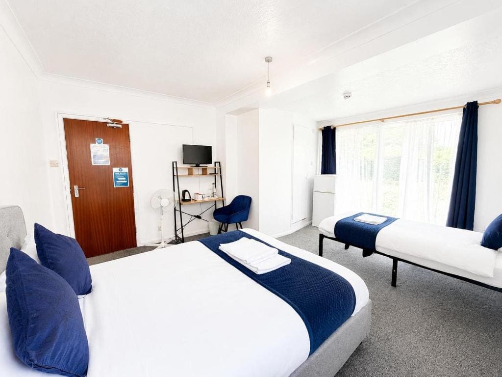 High Trees Guest House Gatwick - View 5