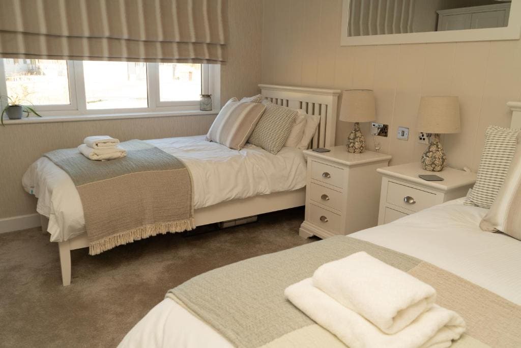 Hollicarrs - Cherry Blossom Lodge - View 6