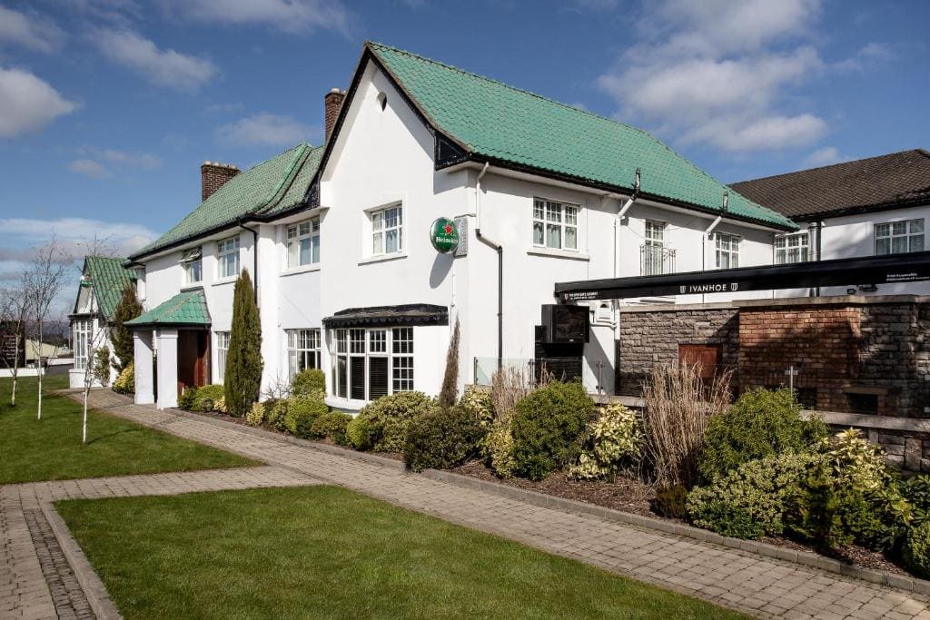 Ivanhoe Inn and Hotel - Main view