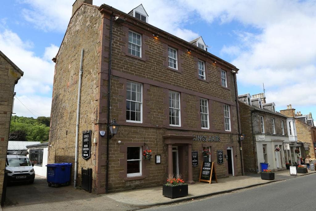 Kings Arms Hotel - Main view