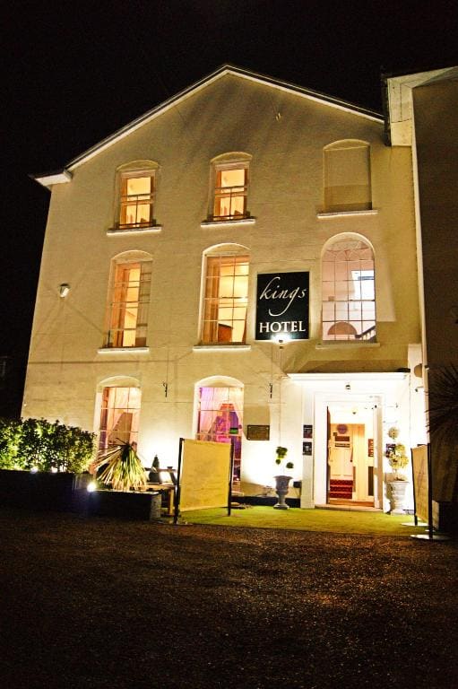 Kings Hotel - Main view