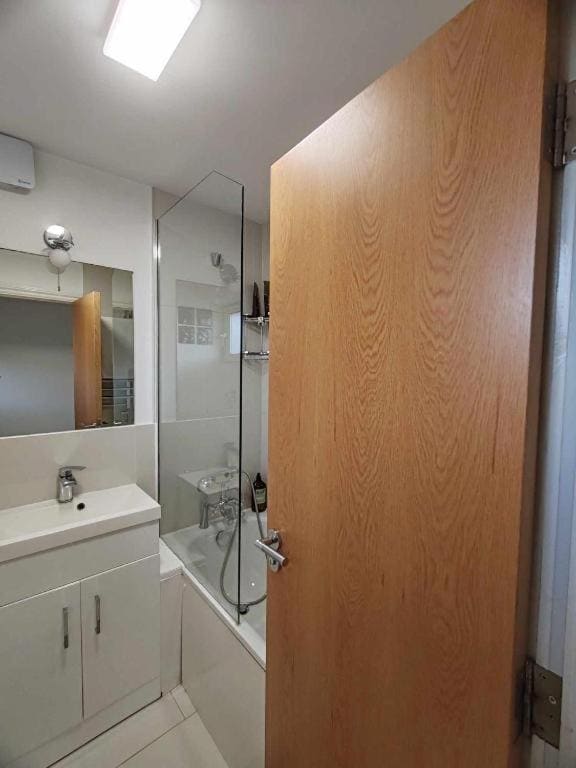LGBTQ-Double room - View 7