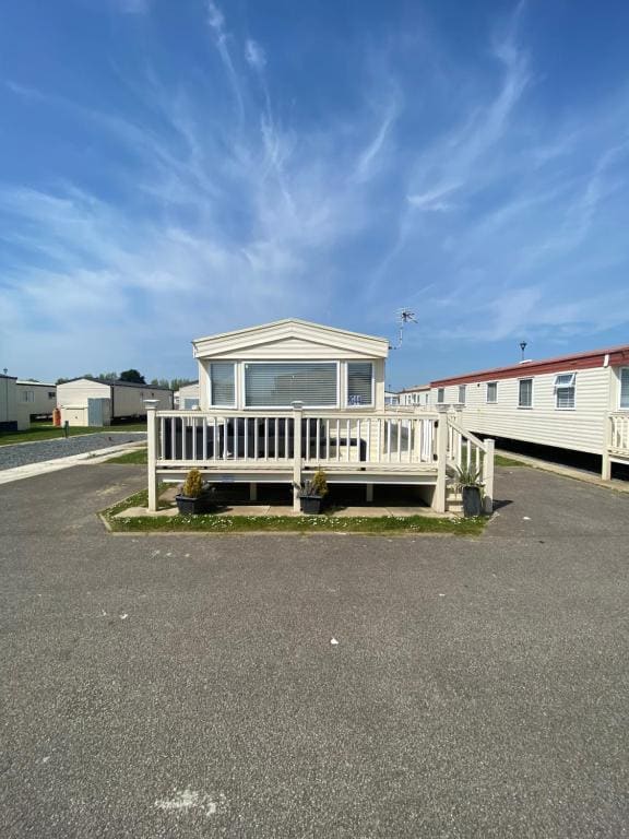 Lisa caravan hire - Main view